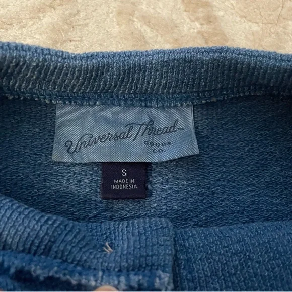 Universal Thread Women’s Short Sleeve French Terry Henley Top, Blue Size Small - Picture 9 of 10